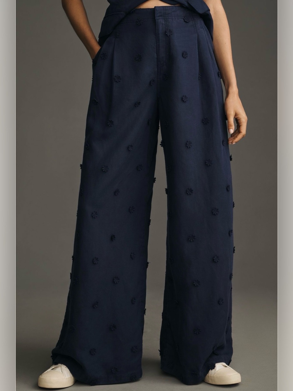 2 pieces linen blend halter vest and tailored embellished trousers - Picture 4 of 14